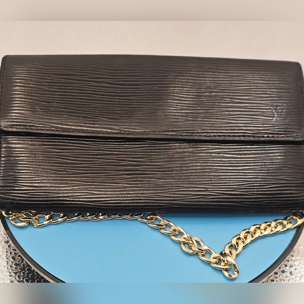 Louis Vuitton Black Epi Porte Feuille Sarah Bifold Wallet Removable Chain